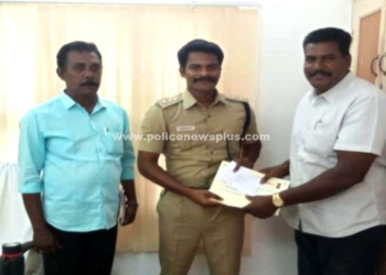 தலைமை காவலருக்கு வெகுமதி வழங்கி பாராட்டிய A.S.P