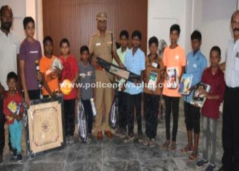 விளையாட்டு உபகரணங்கள் வழங்கிய S.P