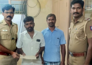 வாலிபருக்கு தனது சொந்த பணத்தை வழங்கி கௌரவித்த காவல் ஆய்வாளர்