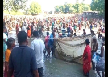 மீன்பிடித் திருவிழா திரண்ட கிராம மக்கள்