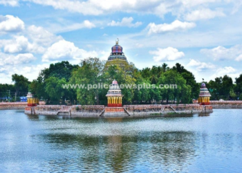 மாரியம்மன் தெப்பக்குளத்தில் படகு நிறுத்தம்