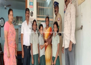 பேருந்து நிலையத்தில் தங்கச்செயினை பறிகொடுத்த தமிழாசிரியர்