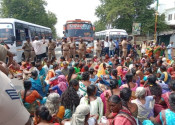 சென்னிமலை அருகே பொதுமக்கள் சாலை மறியல்