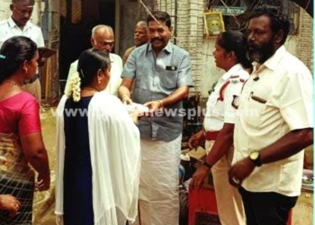 களப்பணியாளர்களை வாழ்த்தி உணவு வழங்கி பாராட்டு