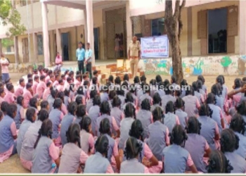 மாணவர்களிடம் சமூக நீதி மற்றும் மனித உரிமைகள் குறித்து விழிப்புணர்வு