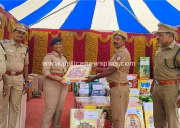 பட்டாசு கடை முதல் விற்பனையை S.P துவங்கிவைத்தார்