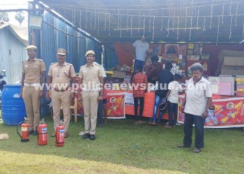 விபத்தில்லா தீபாவளியைக் கொண்டாடுவது குறித்து பள்ளி மாணவா்களுக்கு விழிப்புணர்வு