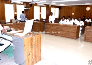 வெடி பொருட்கள் விற்பனையாளர்களிடம் S.P கலந்தாய்வுக் கூட்டம்