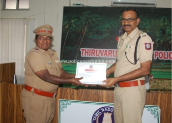 சிறப்பாக பணியாற்றிய காவல் அதிகாரிகளுக்கு S.P நற்சான்றிதழ்