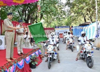 வாகனங்களை காவல்துறை தலைமை இயக்குநர் அவர்கள் கொடியசைத்து துவக்கி வைப்பு