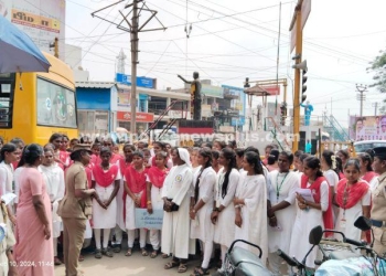 கல்லூரி மாணவிகளுக்கு விழிப்புணர்வு