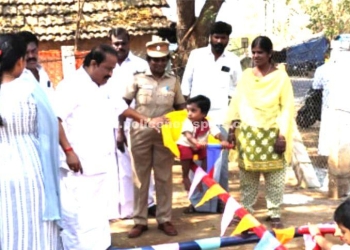 மகளிர் காவல் நிலைய வளாகத்தில் அமைக்கப்பட்ட சிறுவர் பூங்கா