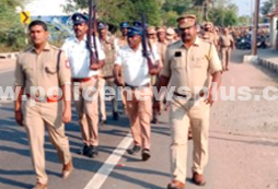 S.P உத்தரவின் படி கொடி அணிவகுப்பு