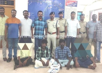 குழாய்களை திருடி விற்பனை செய்த இருவர் கைது