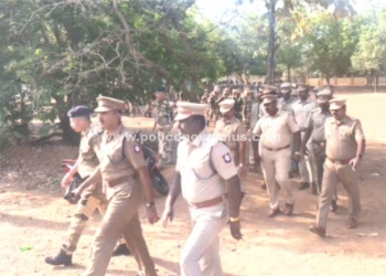 காரைக்குடியில் போலீசார்  கொடி அணிவகுப்பு