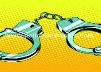 வீட்டில் இருந்த செல்போன் திருடிய நபர் கைது