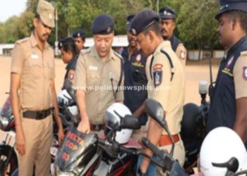 காவல்துறை வாகனங்கள்  ஆய்வு செய்த S.P