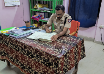 காவல் நிலையத்தில் திடீர் ஆய்வு செய்த  S.P