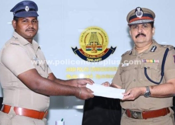 காவலர்களின் செயலைப் பாராட்டி காவல் ஆணையர் வெகுமதி