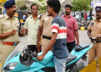 தீவிர வாகன சோதனையில் ஈடுபட்ட S.P