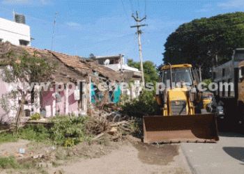 ஆக்கிரமிப்பிலிருந்த வீடுகள் இடித்து தரை மட்டம் நெடுஞ்சாலைத்துறை நடவடிக்கை