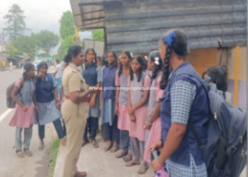 மாணவிகளுக்கு விழிப்புணர்வு நிகழ்ச்சி