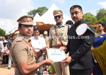 சிறப்பான பணியினை பாராட்டி ஆட்சியர் சான்றிதழ்