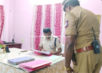 காவல் நிலையத்தில் திடீர் ஆய்வு செய்த S.P
