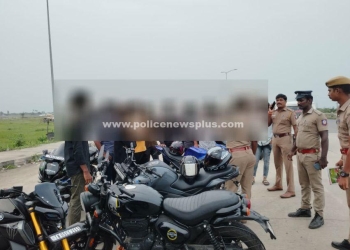 மாணவர்களை கண்டித்த காவல்துறை