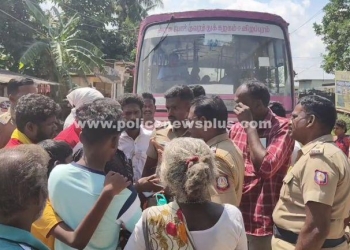 அரசு பேருந்தை சிறை பிடித்து போராட்டம்