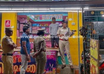 வெடி கடைகளை ஆய்வு செய்த எஸ்.பி