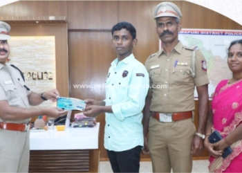 மாணவர்களுக்கு கல்வி உதவித்தொகை வழங்கிய எஸ்.பி