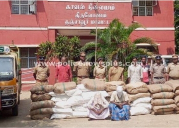 காவலர்கள் அதிரடி சோதனை