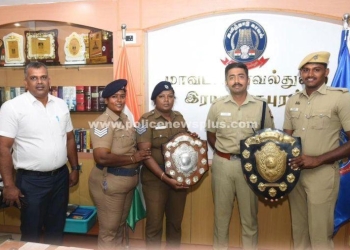 பதக்கங்களைப் பெற்ற காவலர்களை பாராட்டிய எஸ்.பி