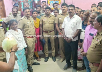 காவல் ஆய்வாளர் தலைமையில் ஆயுத பூஜை