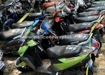 போலீசாரால் பறிமுதல் செய்யப்பட்ட டூவீலர்கள் ஏலம்