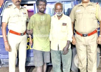 மன நலம் பாதிக்கப்பட்டவரை ஒப்படைத்த காவலர்கள்