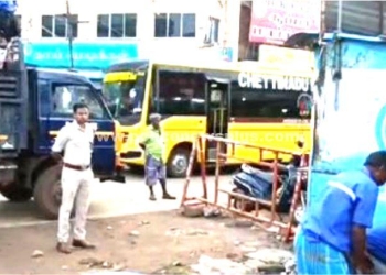 டிஎஸ்பி தலைமையில் சாலைகளில் ஆக்கிரமிப்பு அகற்றல்