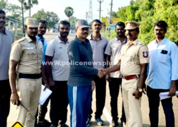 சார்பு ஆய்வாளருக்கு பாராட்டு தெரிவித்த எஸ்.பி