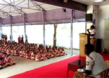 போக்குவரத்து விதிமுறைகள் குறித்து விழிப்புணர்வு