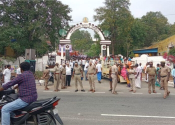 பாதுகாப்பு பணியில் போலீசார்