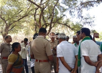 விவசாயிகள் சாலை மறியல் போராட்டம்