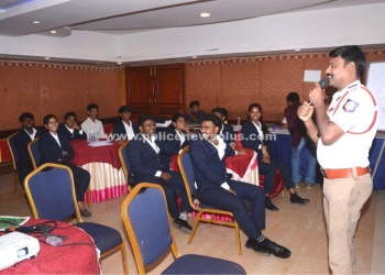 மாணவர்களுக்கு மன அழுத்தம் குறித்து விழிப்புணர்வு