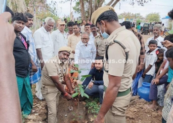 மரக்கன்றுகள் நடவு செய்து விழிப்புணர்வு