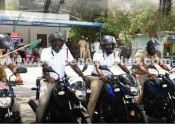 சார்பு ஆய்வாளர்களுக்கு இருசக்கர வாகனங்களை வழங்கிய எஸ்.பி