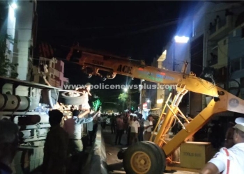 தடுப்பு சுவரில் மோதி அரசு பேருந்து விபத்து