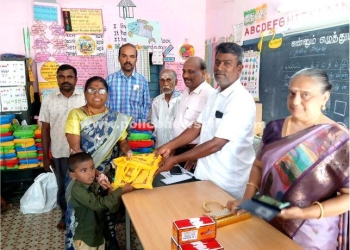 இலவச நோட் புத்தகம் வழங்கும் விழா