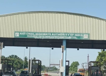 மதுரை எலியார்பத்தி டோல்கேட்டில் சுங்க கட்டணம் வசூல் நிறுத்தம்