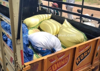 ரேஷன் அரிசியை பறிமுதல் செய்த அதிகாரிகள்