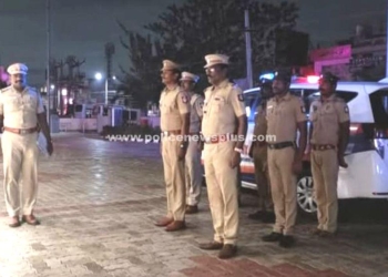 இரவு ரோந்துப் பணியில் ஈடுபட்ட காவல் அதிகாரிகள்